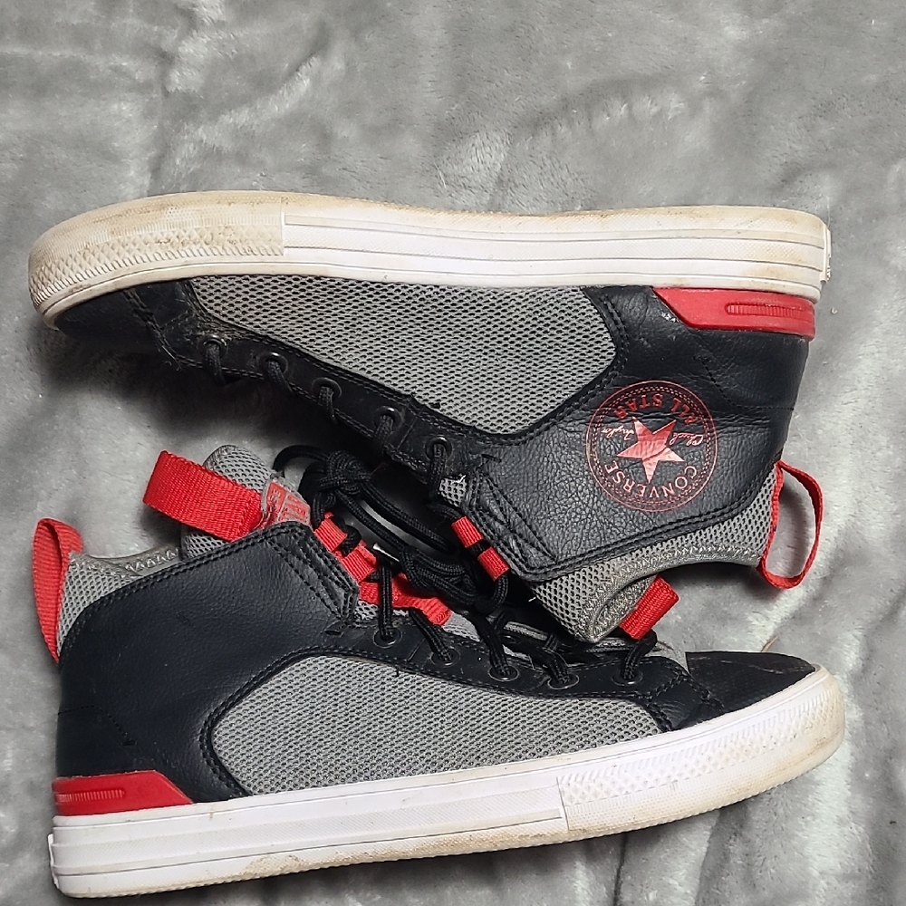 Converse Men's Black and Gray Sneakers with Red Highlights